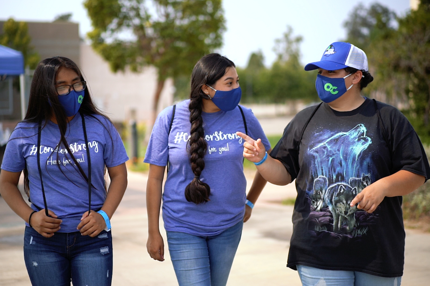 photo of 3 female students wearing OC face masks and walking on campus in Fall 2021 semester.