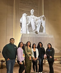 5 students standing in front of Lincoln Memorial